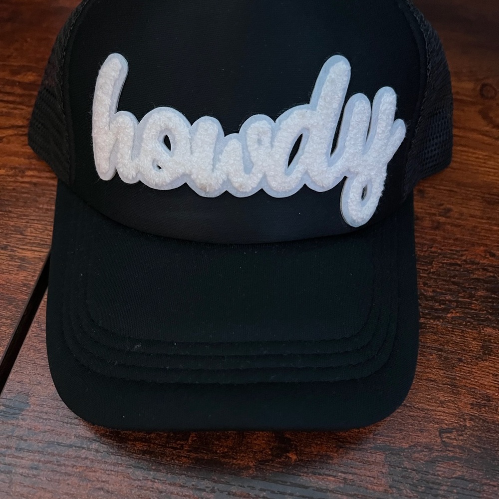 Black 'Howdy' hat